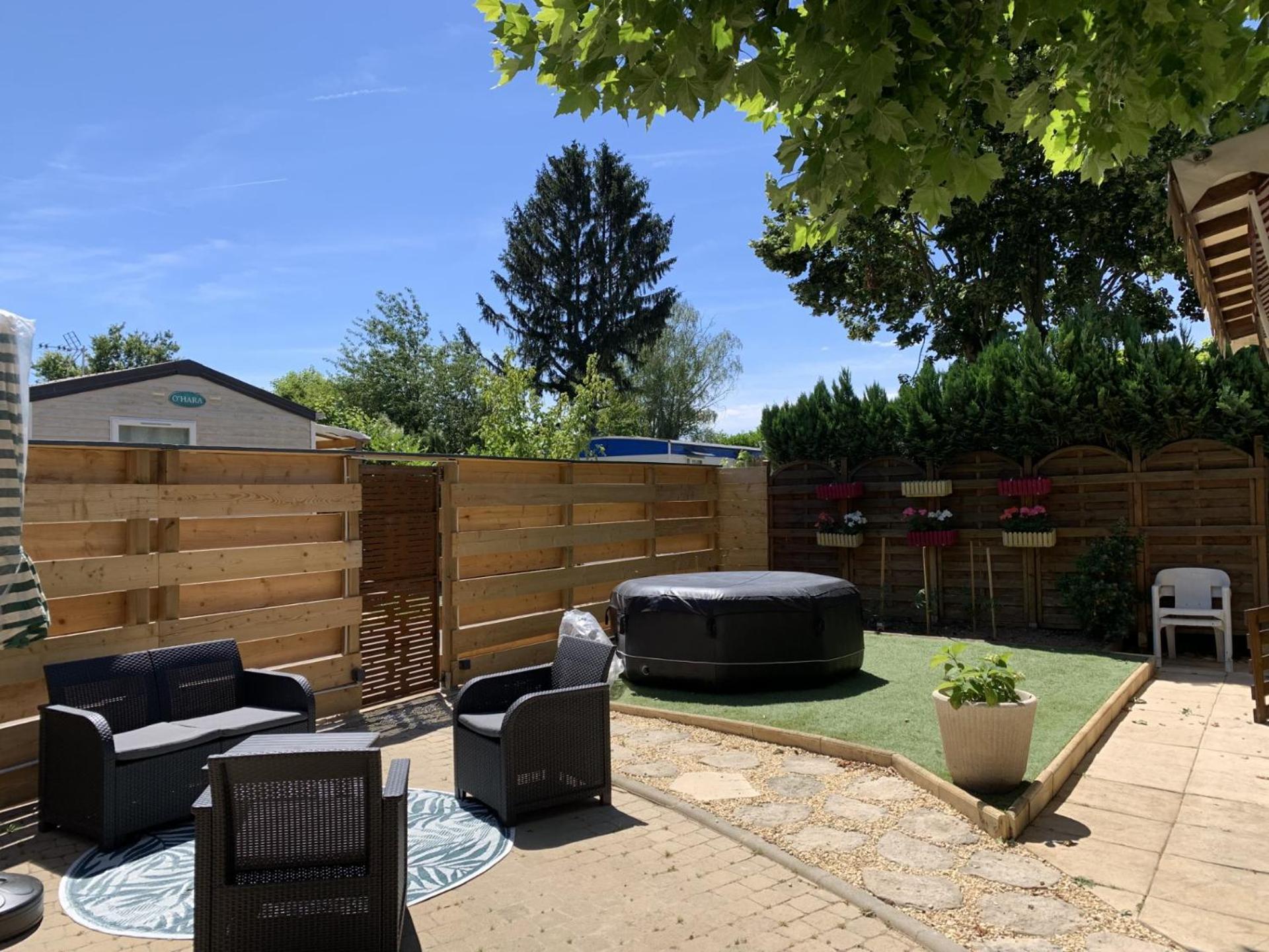 Havre De Paix Bord De Saone Avec Jacuzzi Hotel Massieux Exterior photo